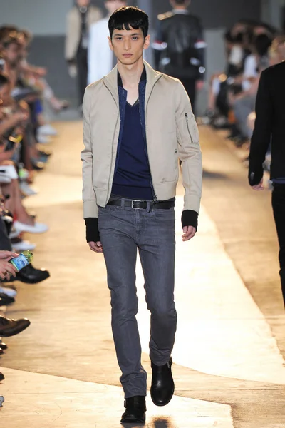 Look 25